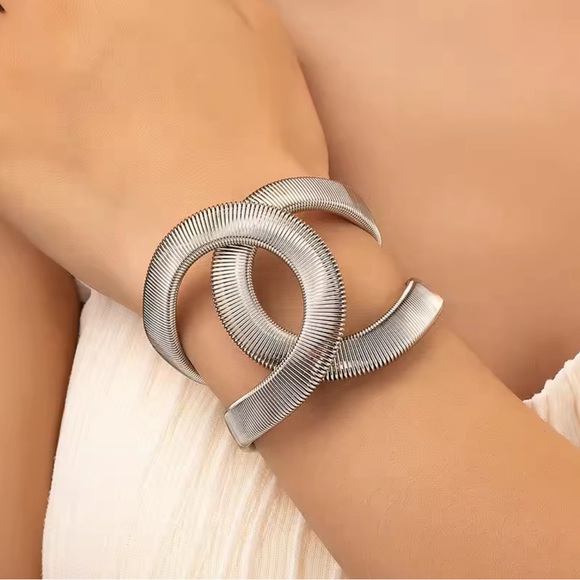 Luxe Silver Sculptural European luxury design - Vintage Chic Statement Bracelet - Picture 2 of 7